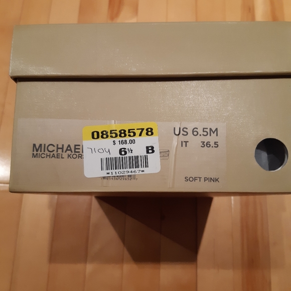 Michael Kors shoes - Picture 2 of 13